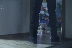 Un profesor de 27 de ani a vrut să-i ofere bani unui tată, în schimbul unor relaţii intime cu fiica sa de doar doi ani
